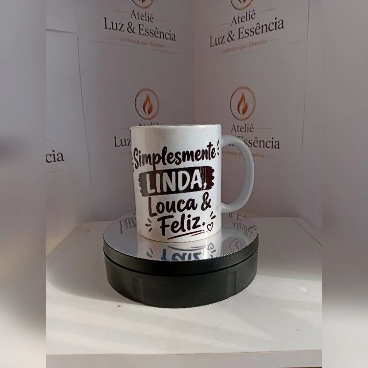 Linda, Louca e Feliz