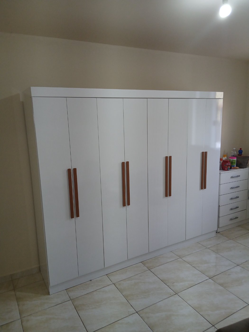 Montagem de Guarda-roupas de 8 portas